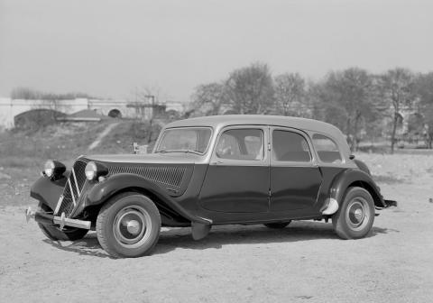 traction_11d_familiale_1955_0.jpg